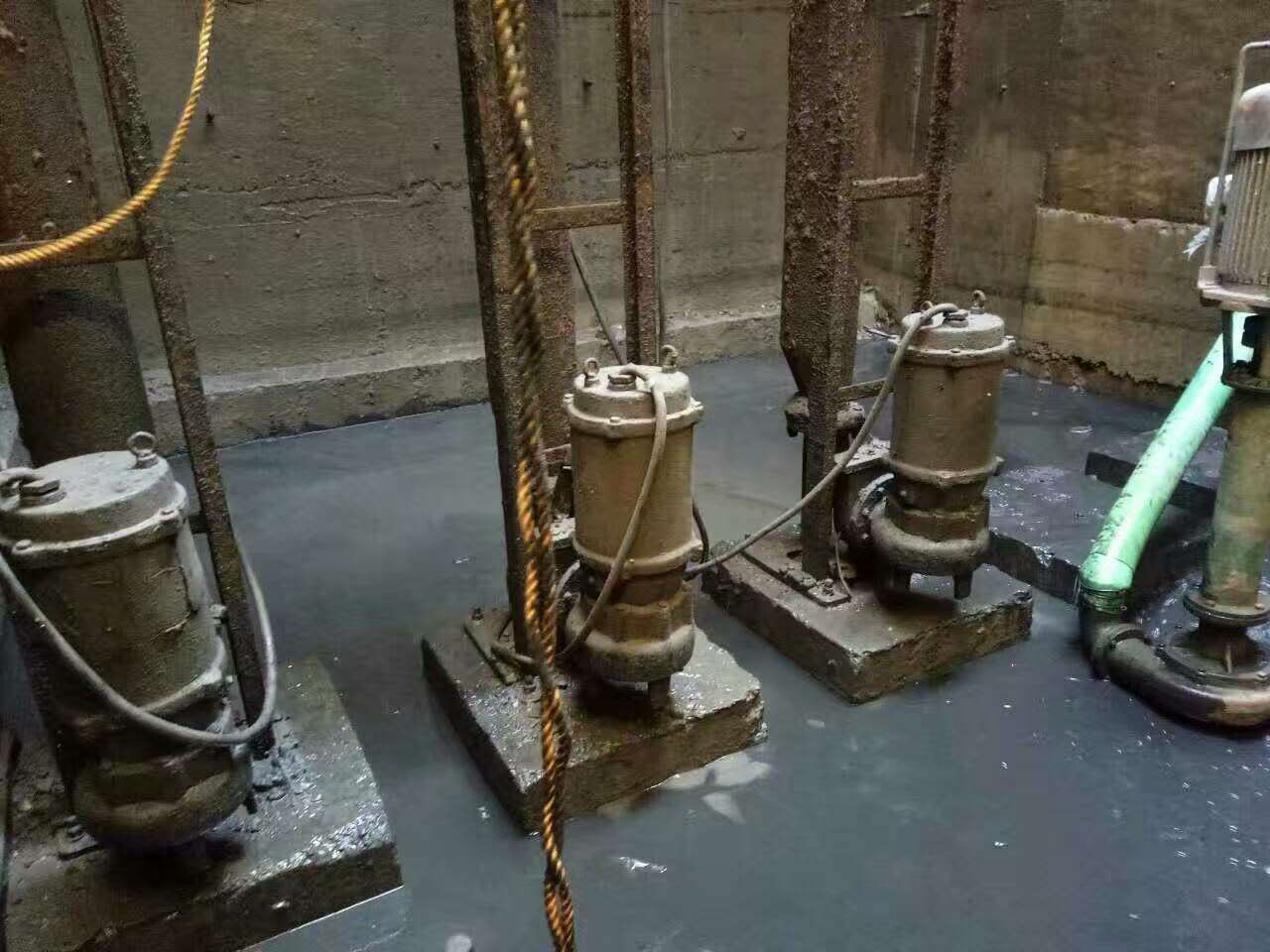 永新污水池清理